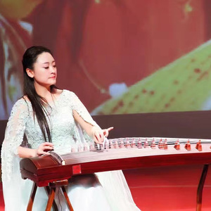 大胸美女慢慢脱下来
