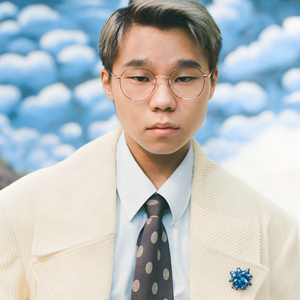 大胸美女慢慢脱下来
