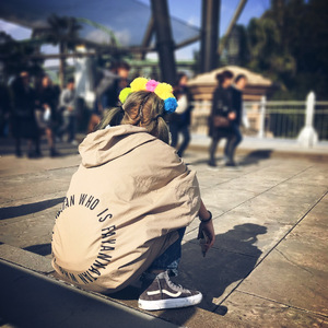 大胸美女慢慢脱下来
